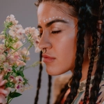 Немецкие традиционные мотивы в вышивке с классическими узорами