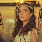 Вышивка с античными мотивами Gates of Olympus золотыми нитями