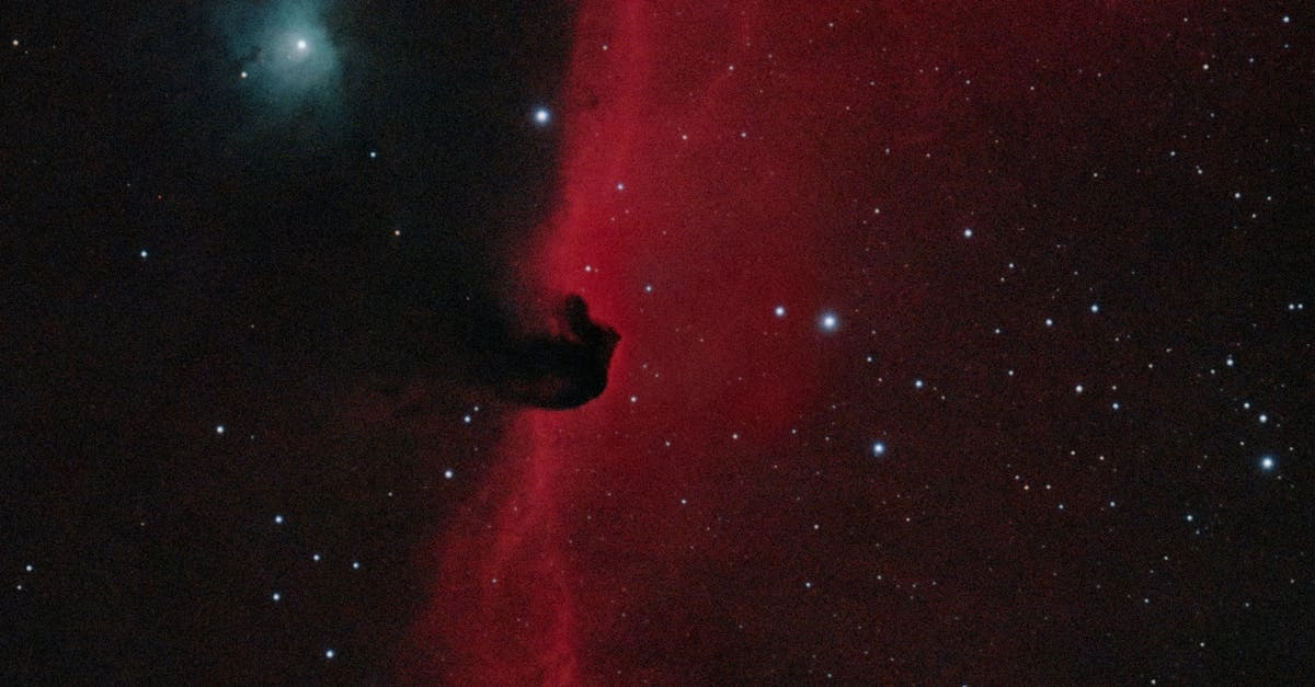 Звездные мотивы в вышивке с космическими узорами принцессы